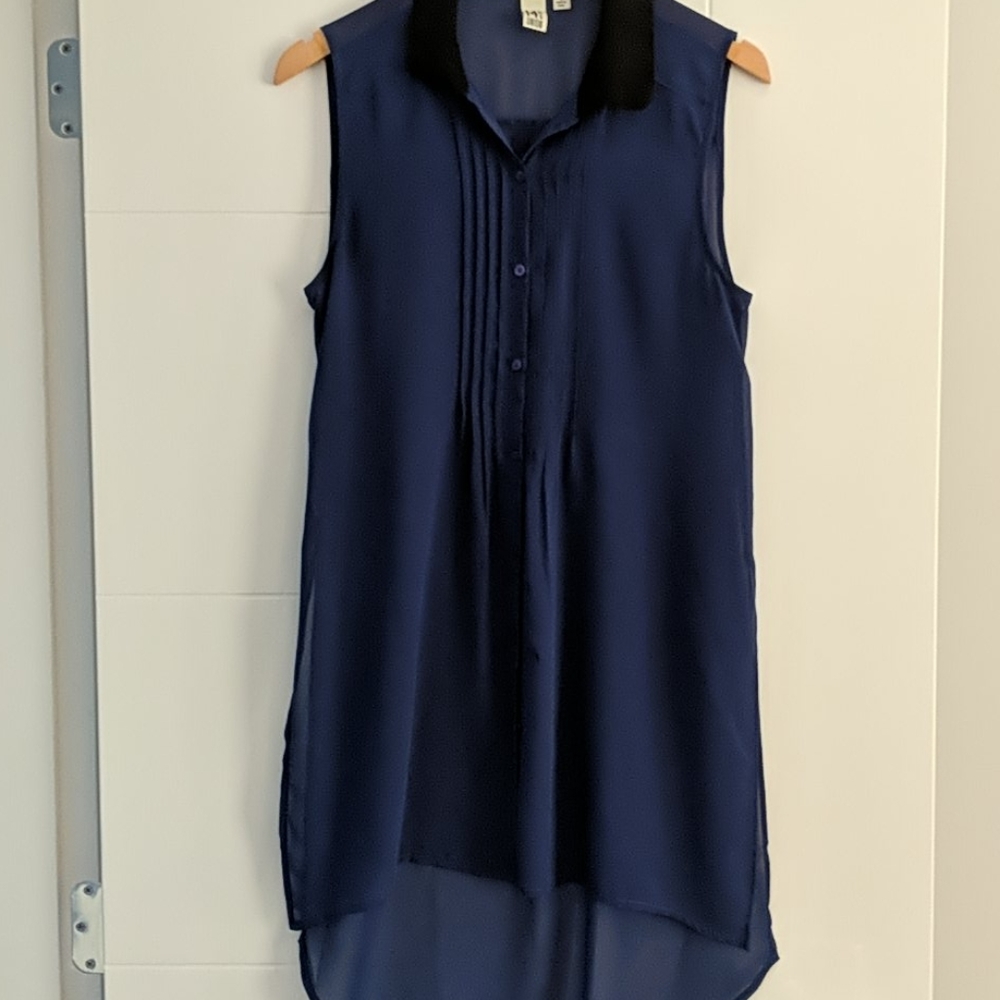 Long sleeveless blouse